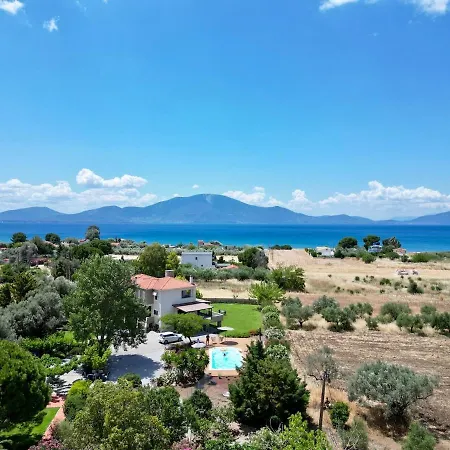 Villa Polyxeni Magnolia 150m From The Sea *