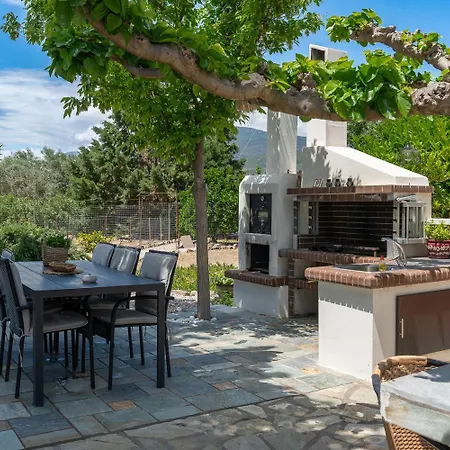 Villa Polyxeni Magnolia 150m From The Sea