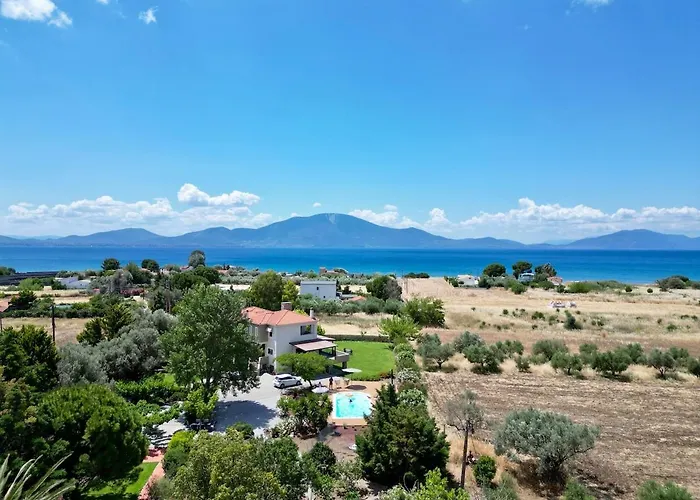 Villa Polyxeni Magnolia 150m From The Sea *